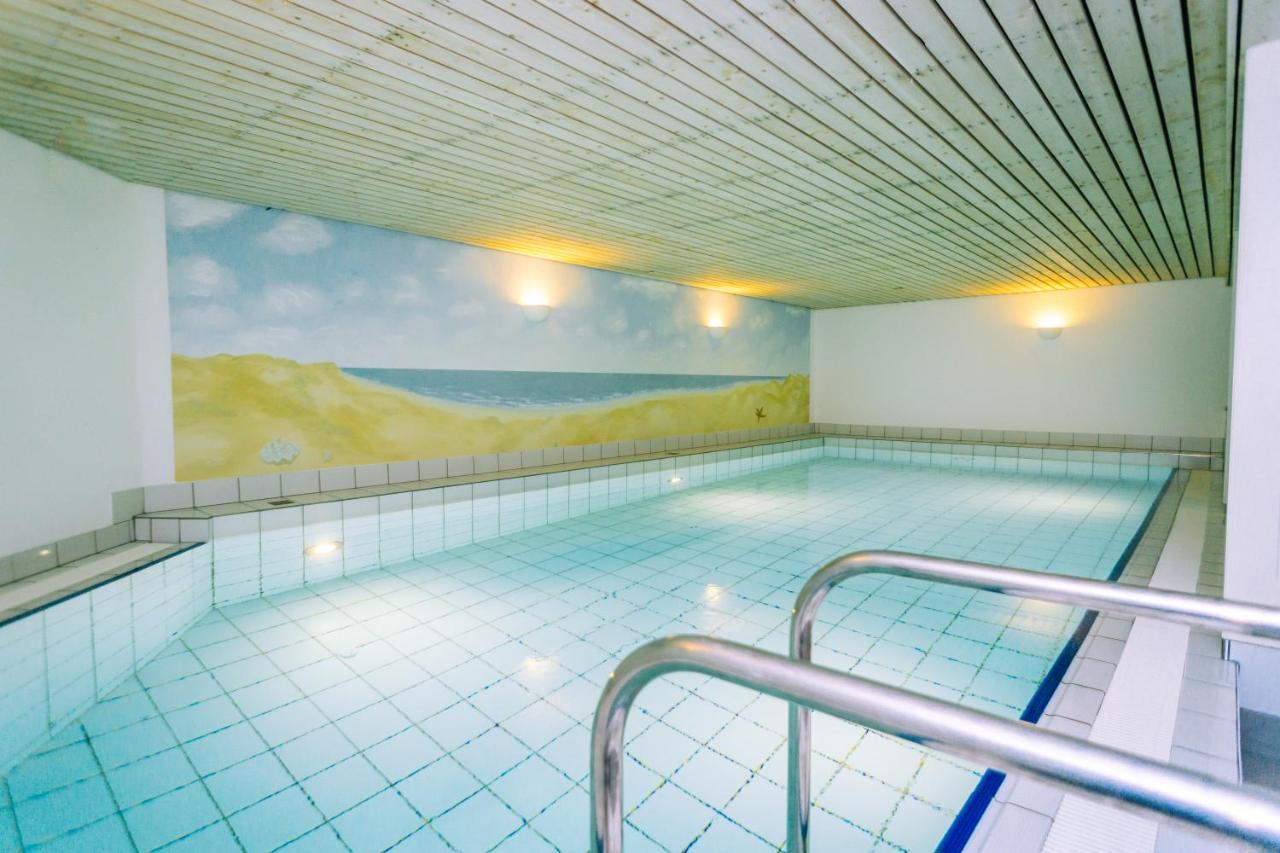 Gemütliche Wohnung unter Reet mit Pool und Sauna in Keitum Exterior foto